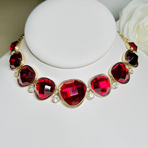 Glamorous Deep Red Colored Faceted Cabochon and Crystal Fashion Necklace - Picture 10 of 14